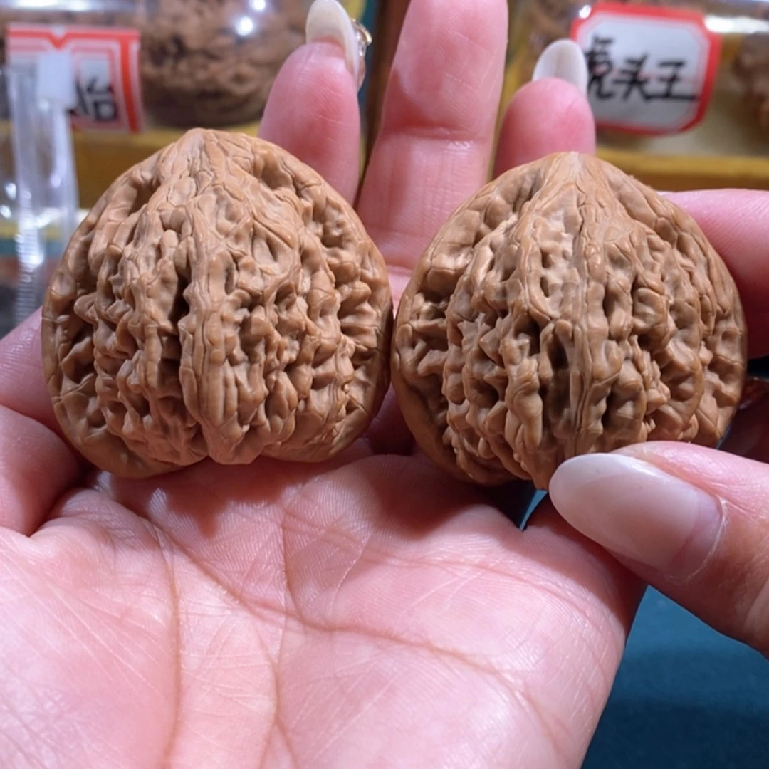 【闪购商品】文玩核桃吊坠虎头王