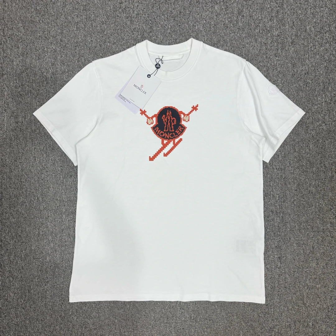 未使用 MONCLER 13859399蒙口新款白色滑雪盾牌马赛克印花短袖M码