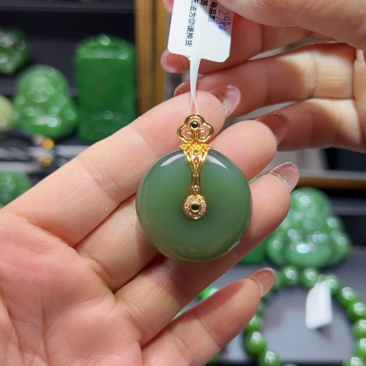 和田玉（碧玉）18K金镶嵌颈饰