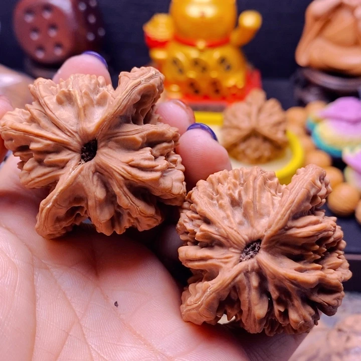 刘***刘文玩核桃吊坠虎头