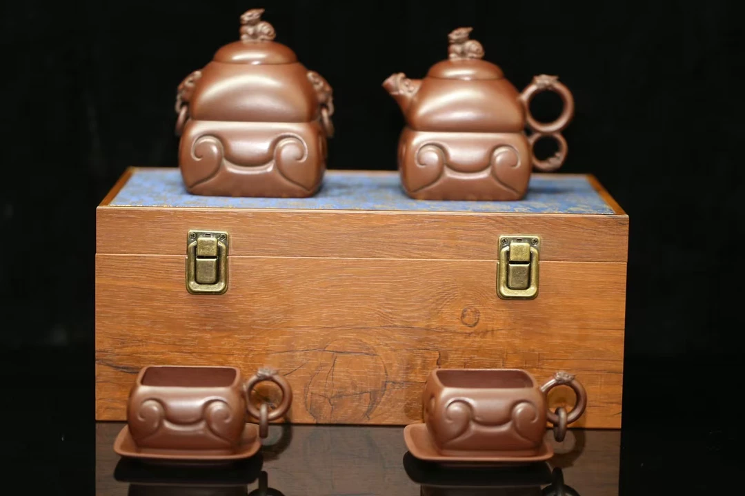 四方龙头如意六件套组，一壶、一茶叶罐、两杯，两拖。