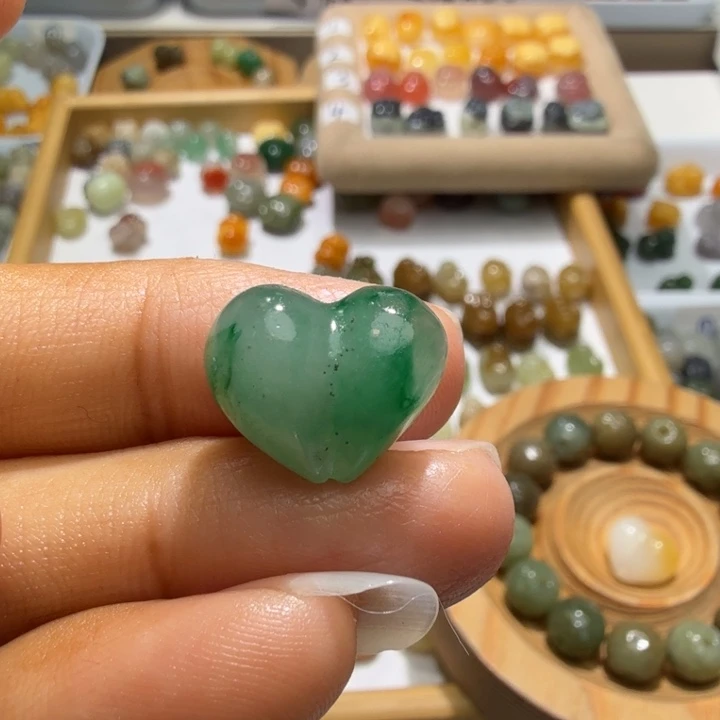 和田玉未镶嵌珠宝奇石