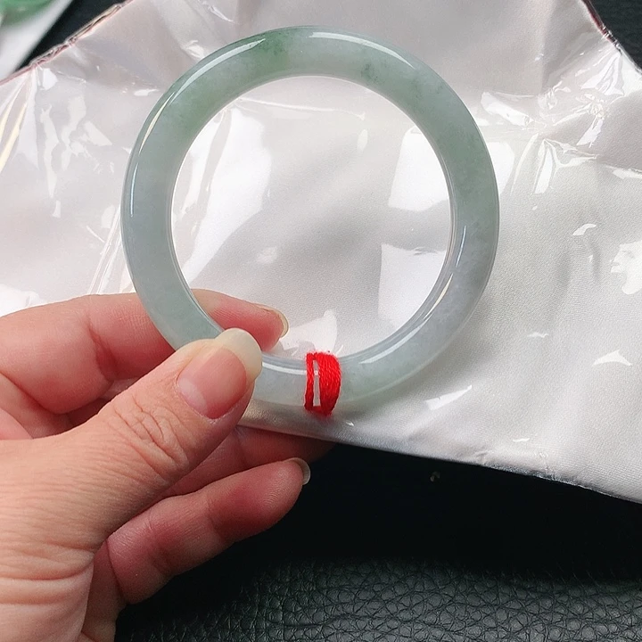 翡翠手镯未镶嵌翡翠070