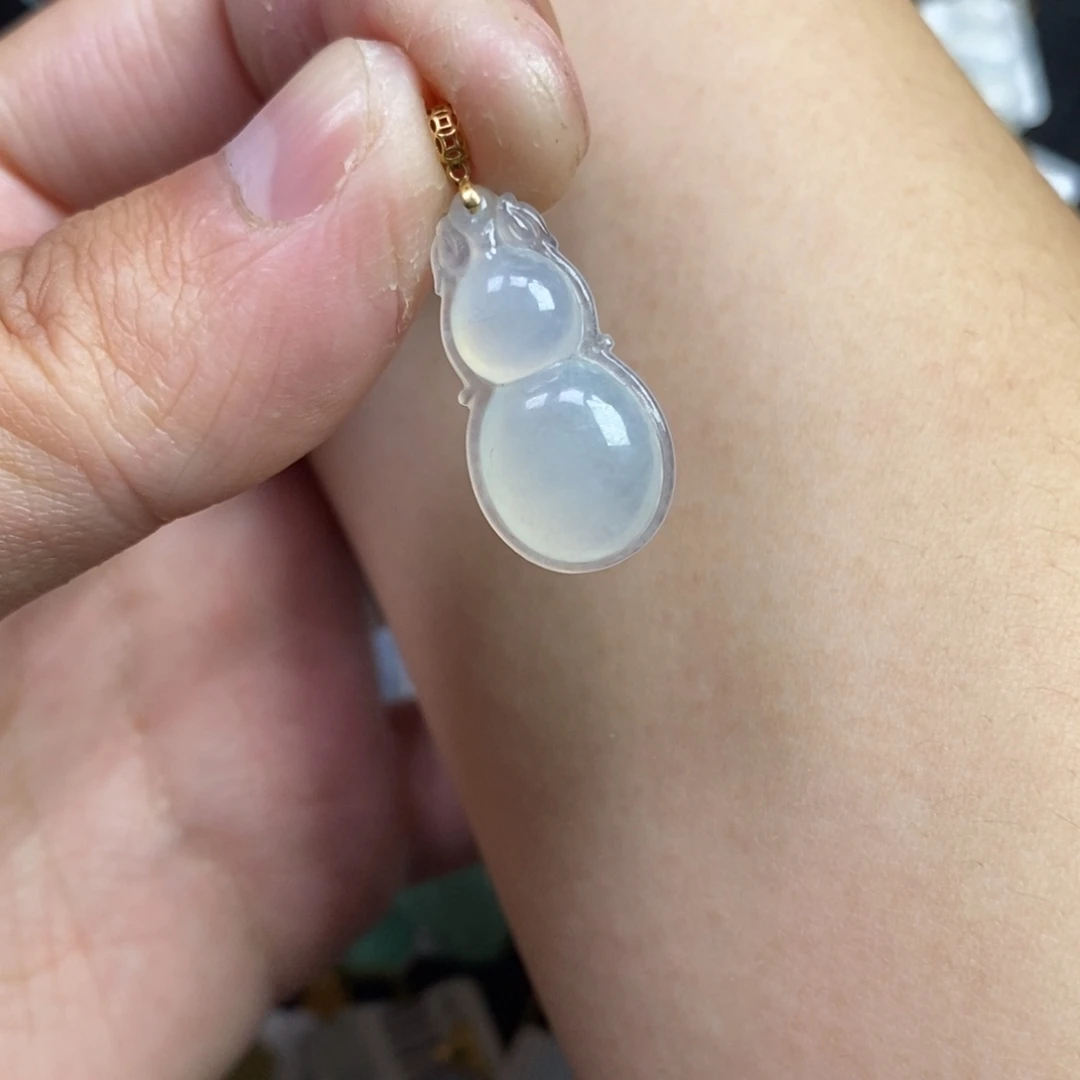 翡翠18K金镶嵌颈饰葫芦