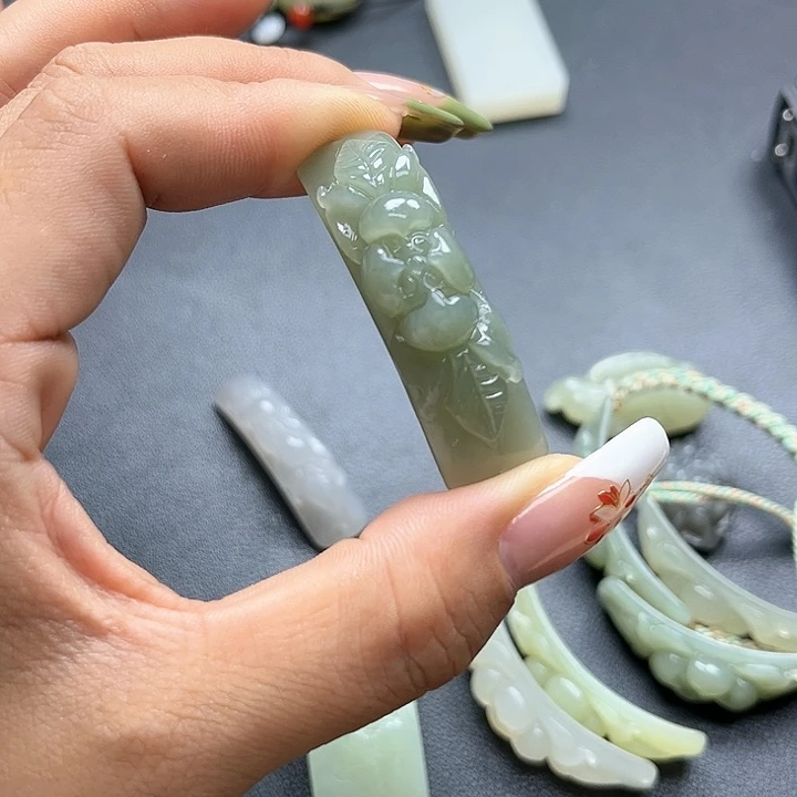 【闪购商品】颈饰未镶嵌和田玉焰**宝