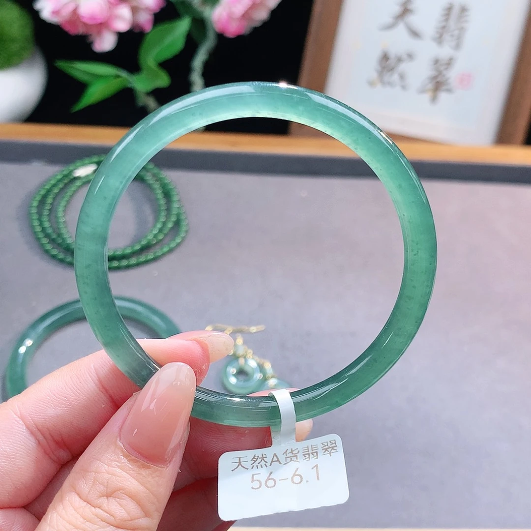 未镶嵌手镯（圆镯）翡翠