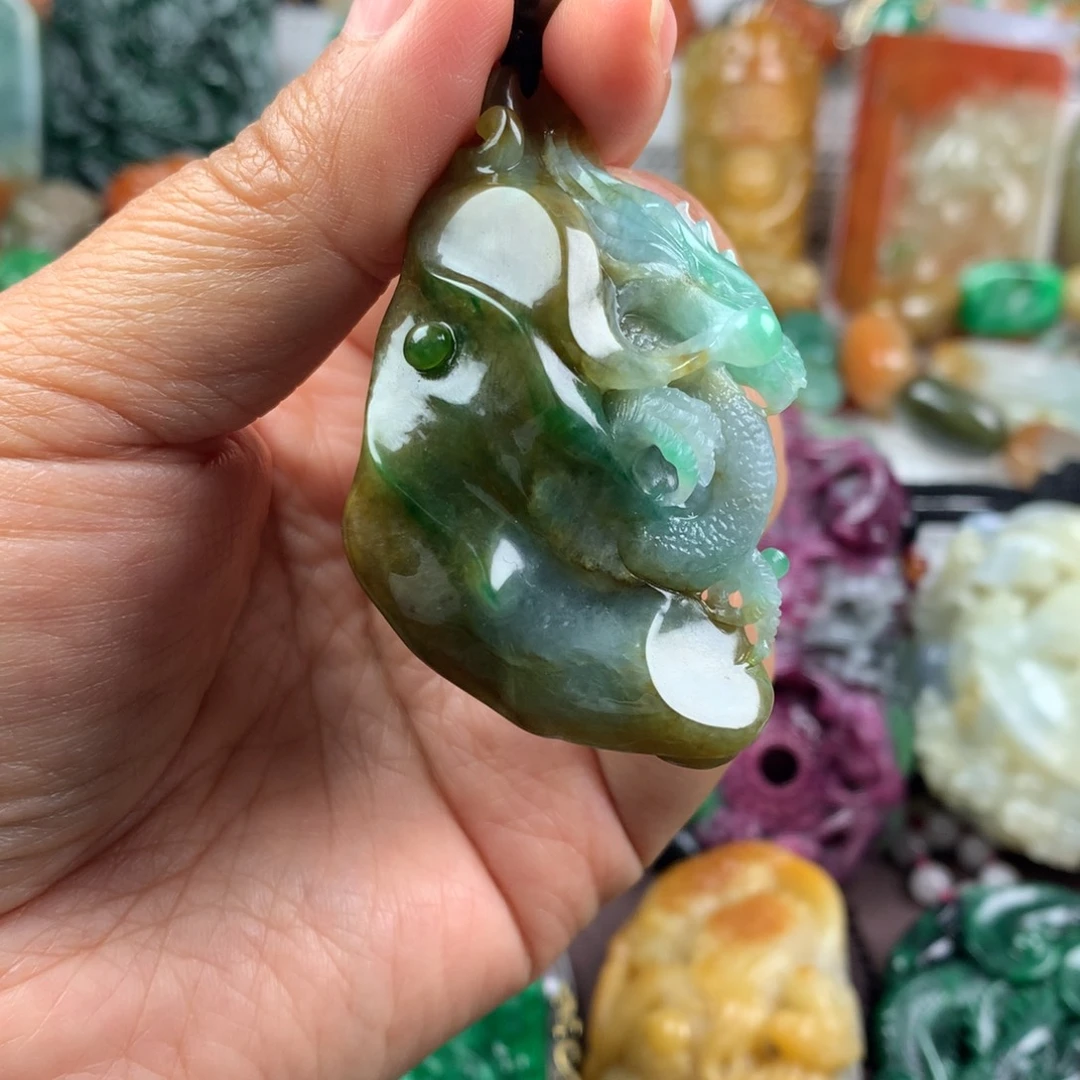 苏***爷翡翠未镶嵌颈饰挂件