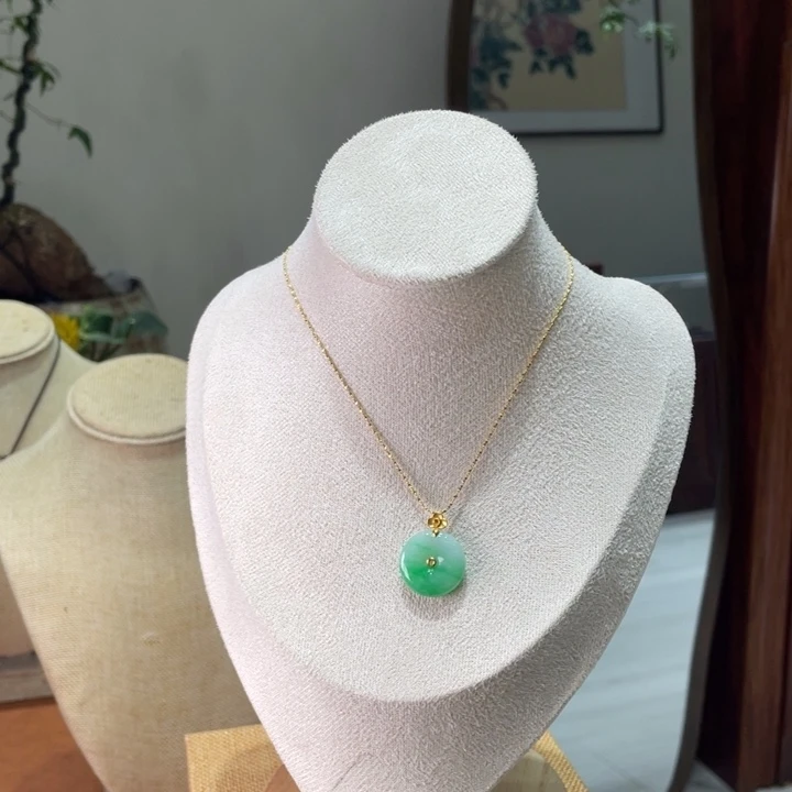 昨***日翡翠未镶嵌颈饰缅甸翡翠