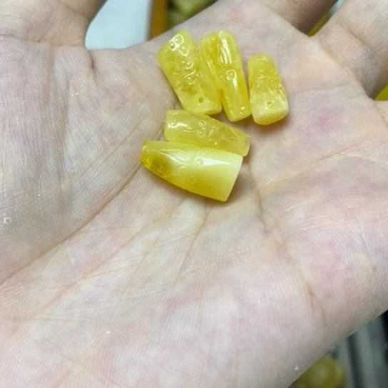 未镶嵌蜜蜡裸石多样性发货其一