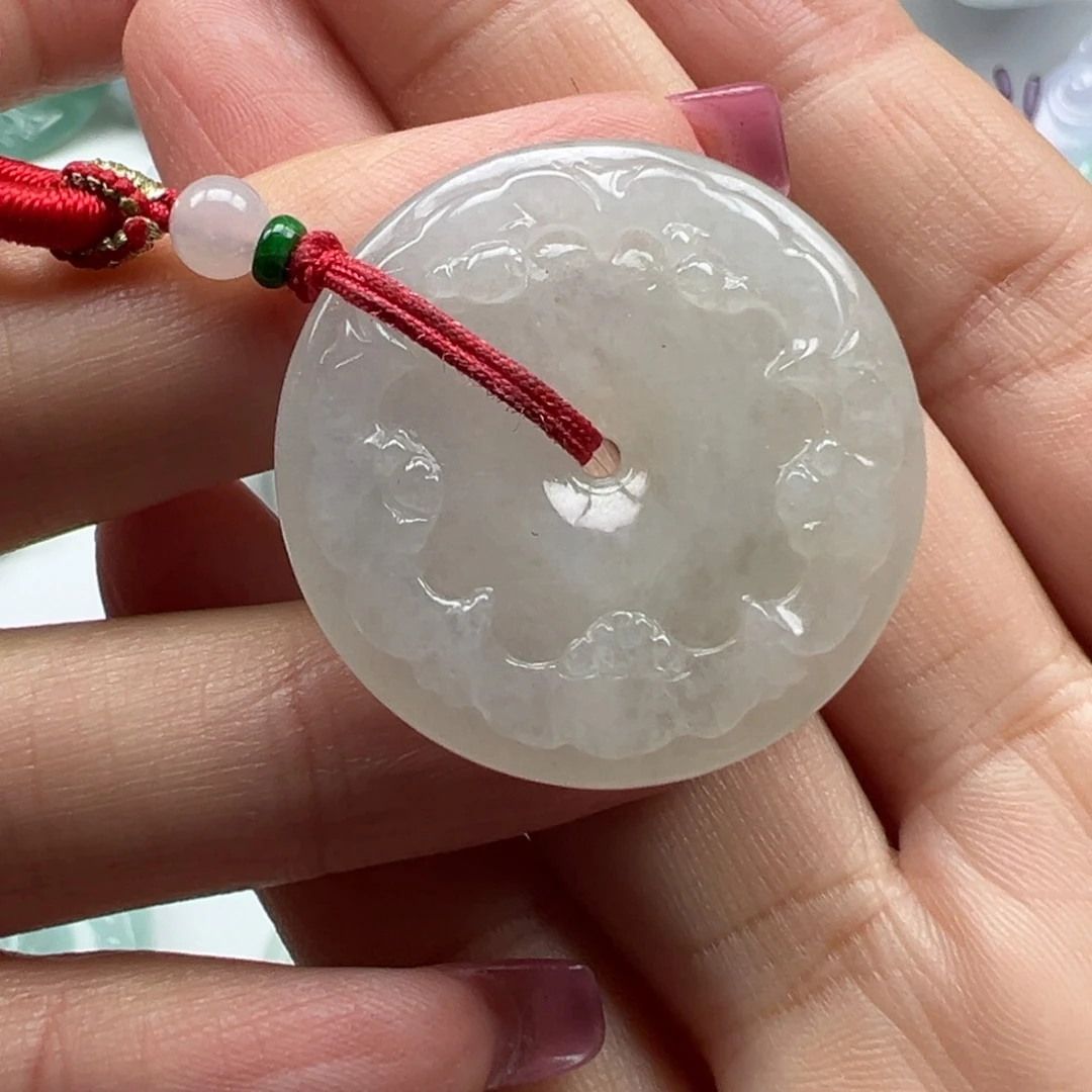 翡翠颈饰未镶嵌平安扣