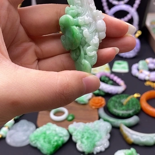 翡翠未镶嵌颈饰翡翠吊坠