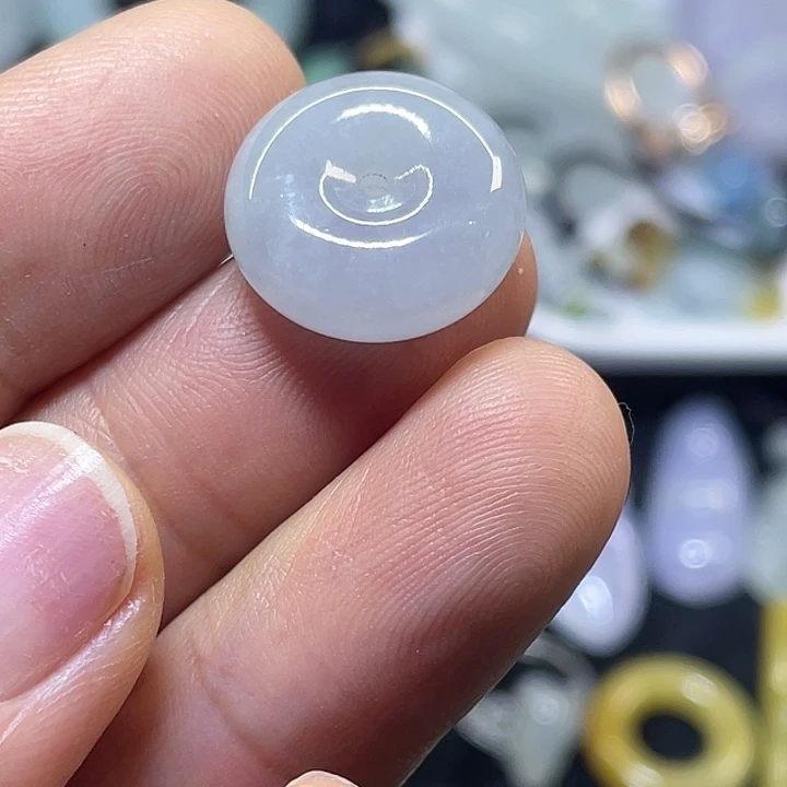 翡翠未镶嵌颈饰面包扣