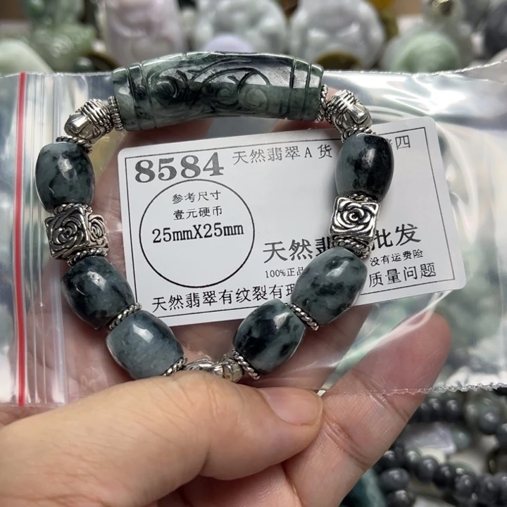 翡翠未镶嵌颈饰8584