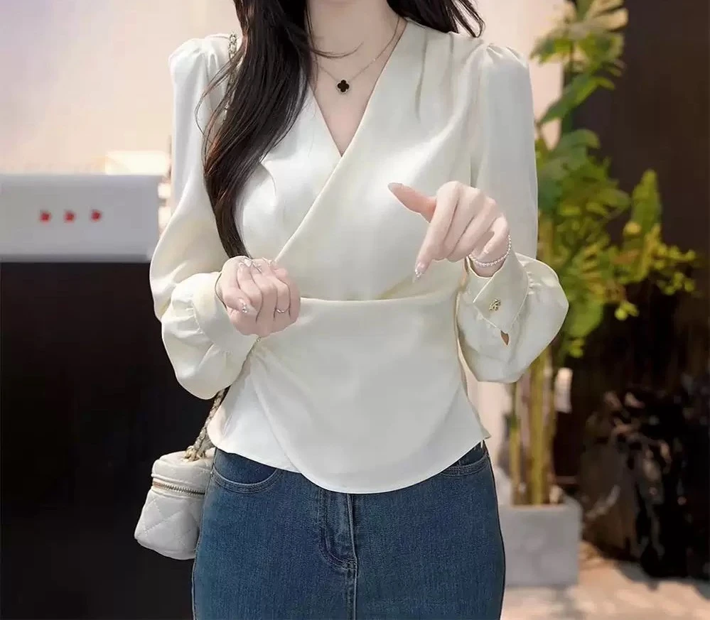 法式v领缎面衬衫女士2025春季新款轻奢高级感收腰显瘦设计感上衣