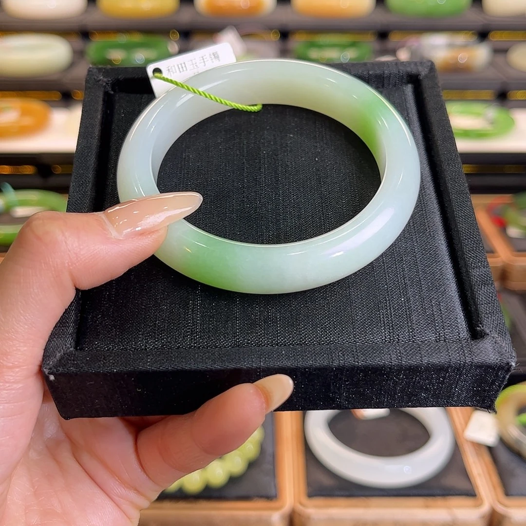 和田玉未镶嵌手镯56 57