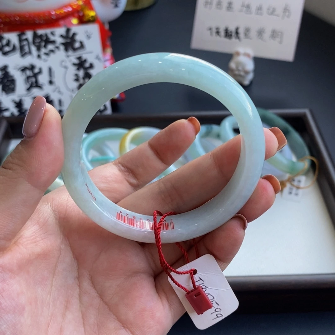 翡翠未镶嵌手镯4.