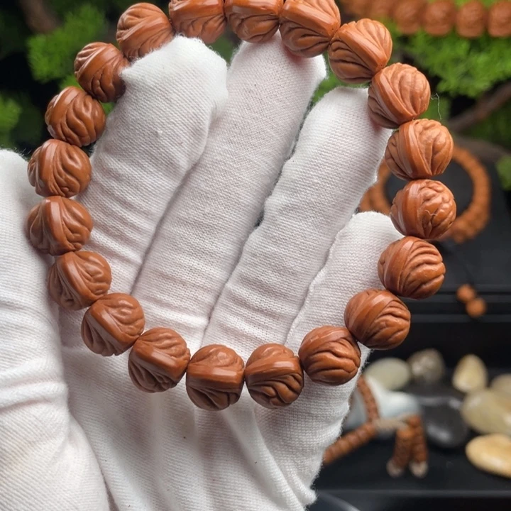 老***程吊坠桃核一代玉龙脊