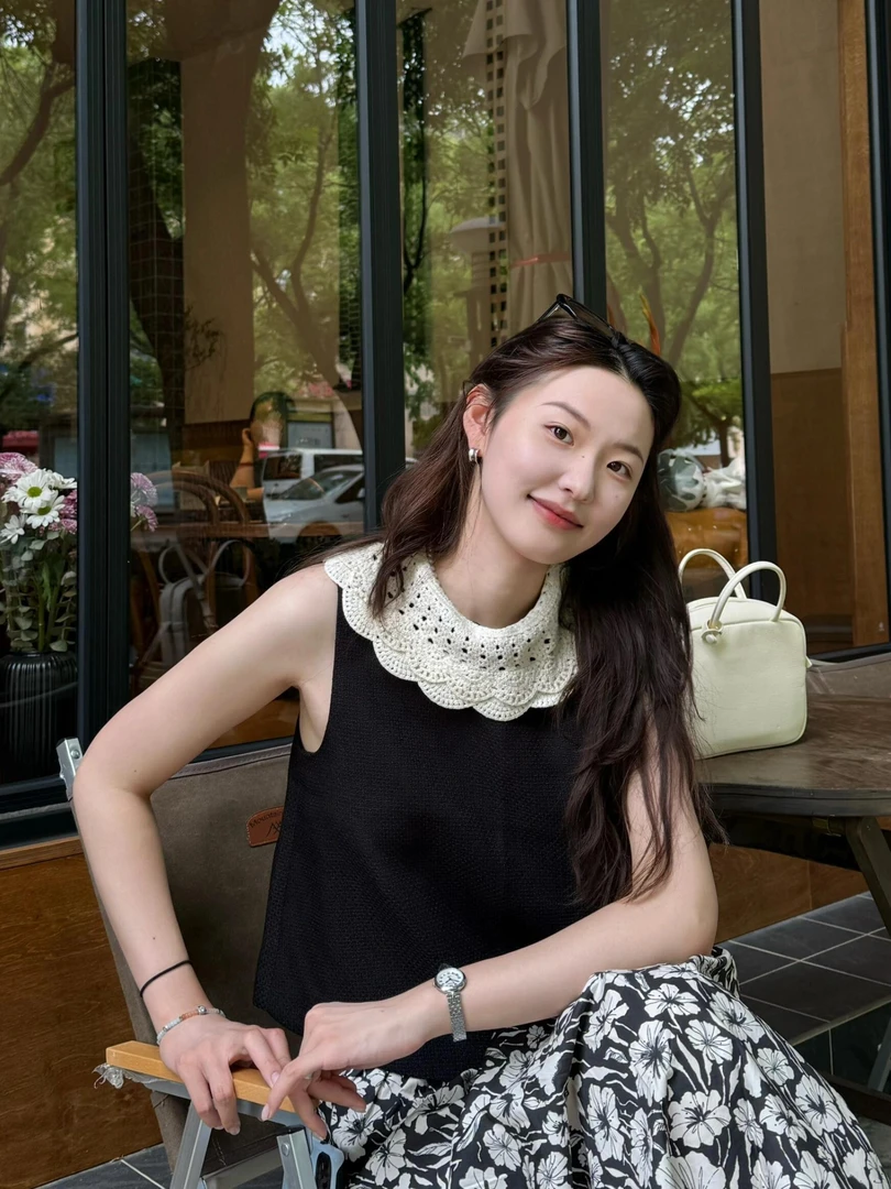 2025夏季新款法式复古气质蕾丝拼接圆领无袖黑色背心女百搭半身裙