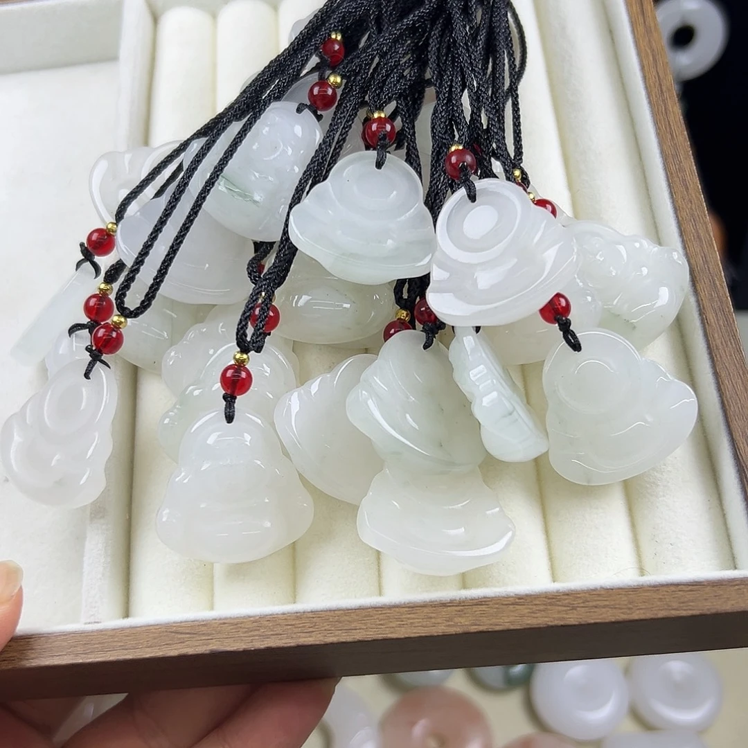 石英岩玉未镶嵌颈饰