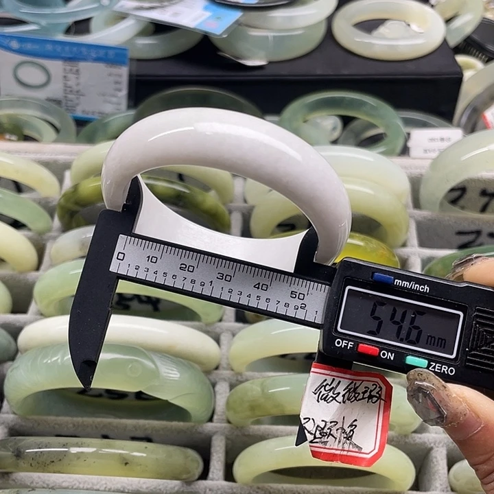 蛇纹石玉未镶嵌手镯272