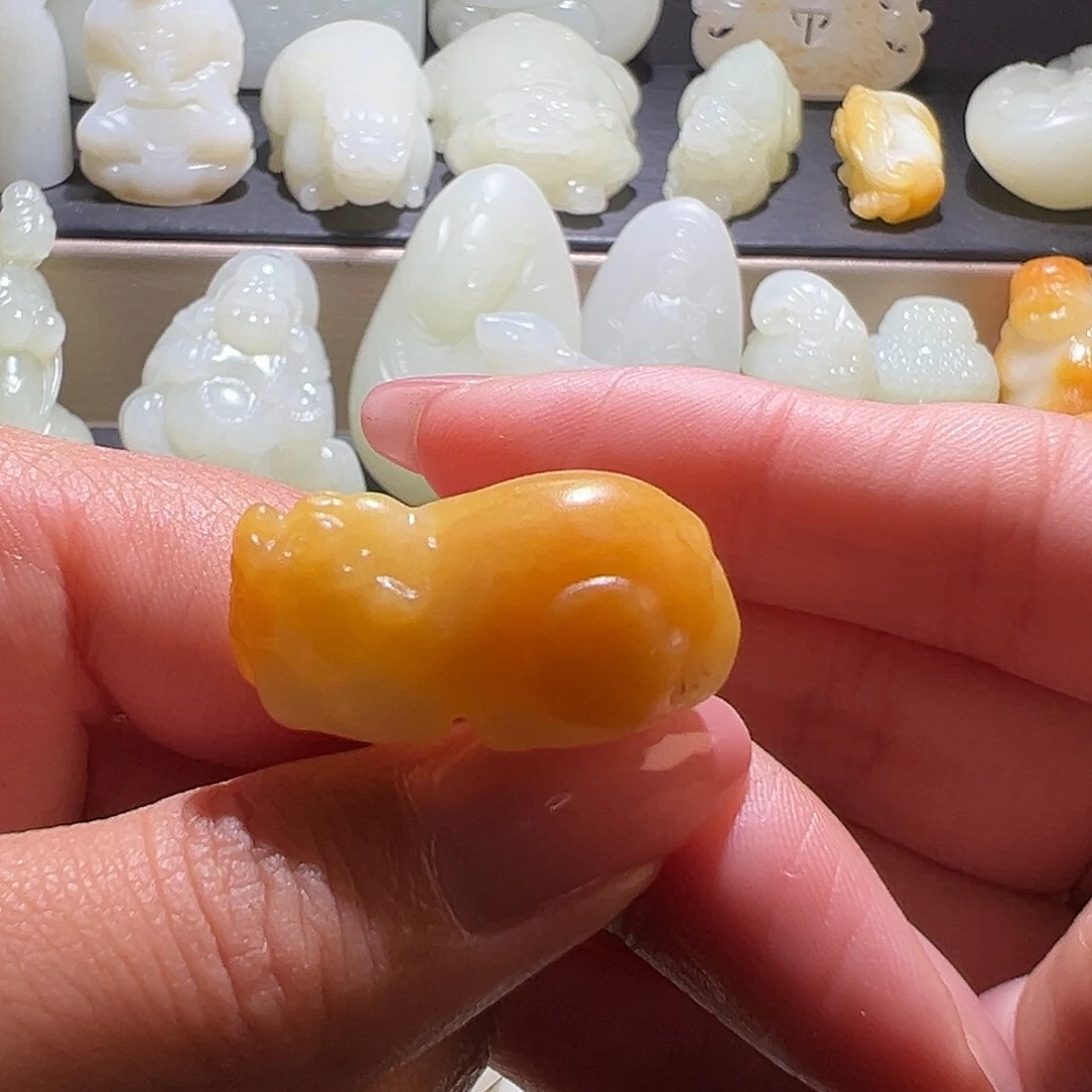 吃***子和田玉未镶嵌颈饰