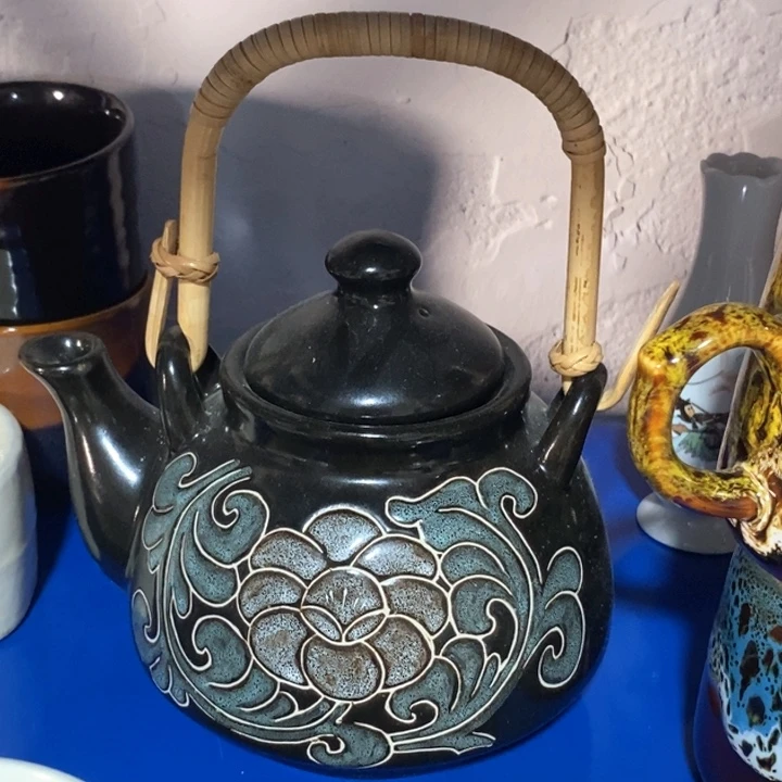 瓷片黑刻填彩提壶