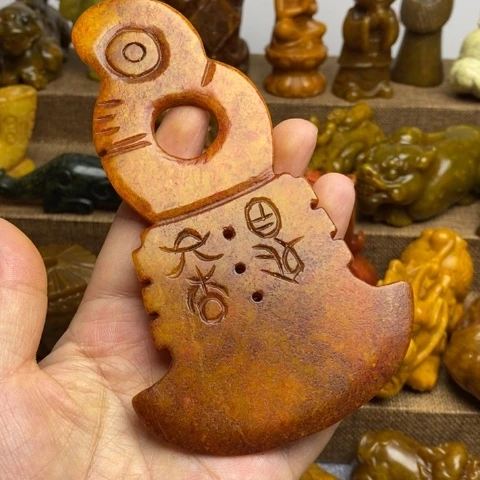 蛇纹石玉未镶嵌颈饰