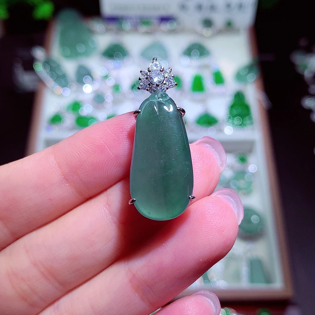 翡翠未镶嵌颈饰小***u翡翠