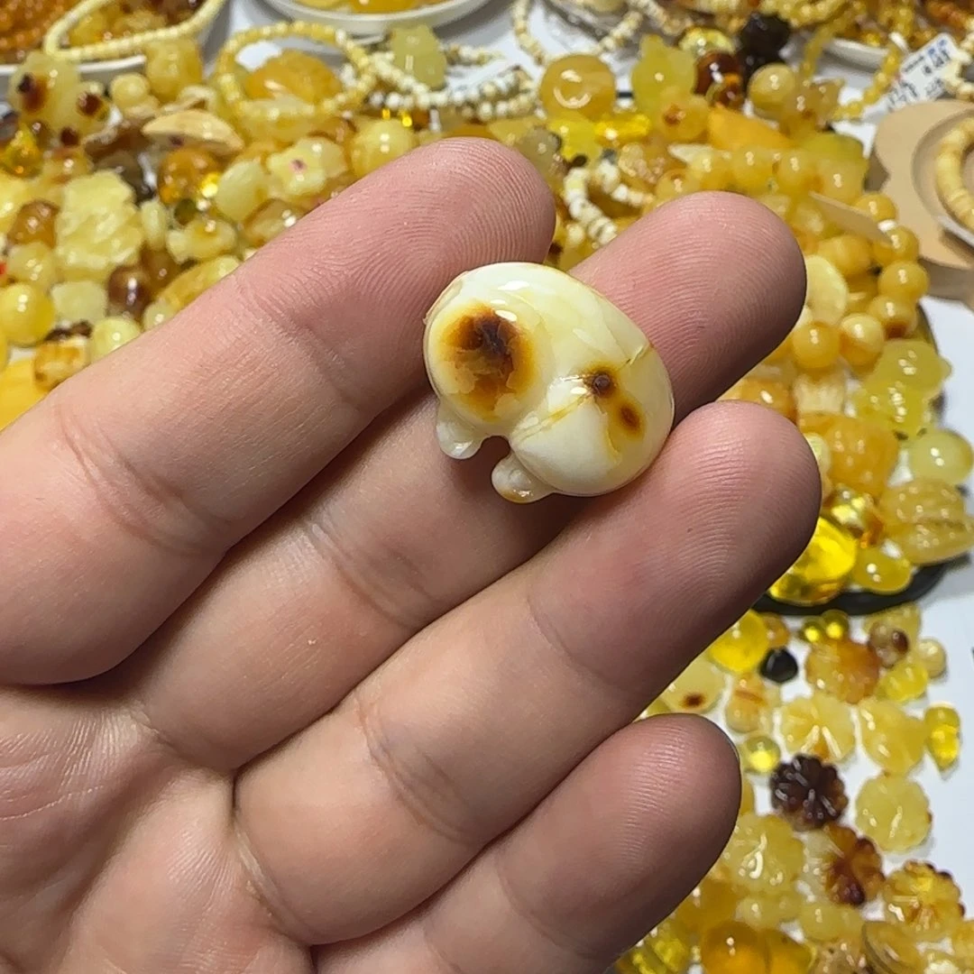 琥珀未镶嵌裸石3.2克