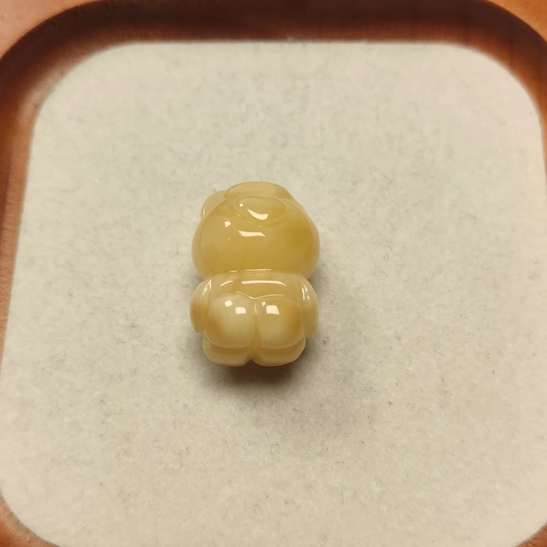 天然蜜蜡俏色小熊（微瑕）