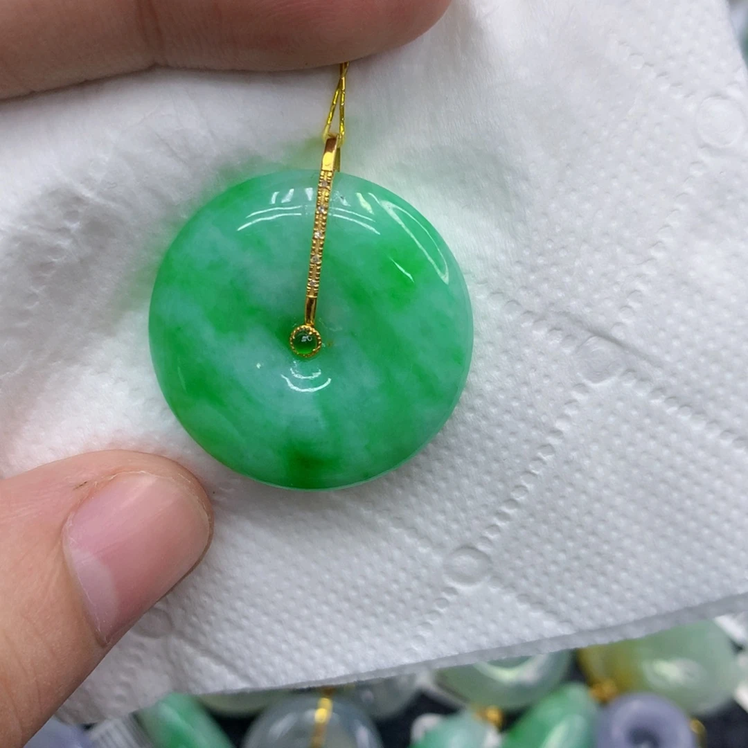 颈饰18K金镶嵌翡翠