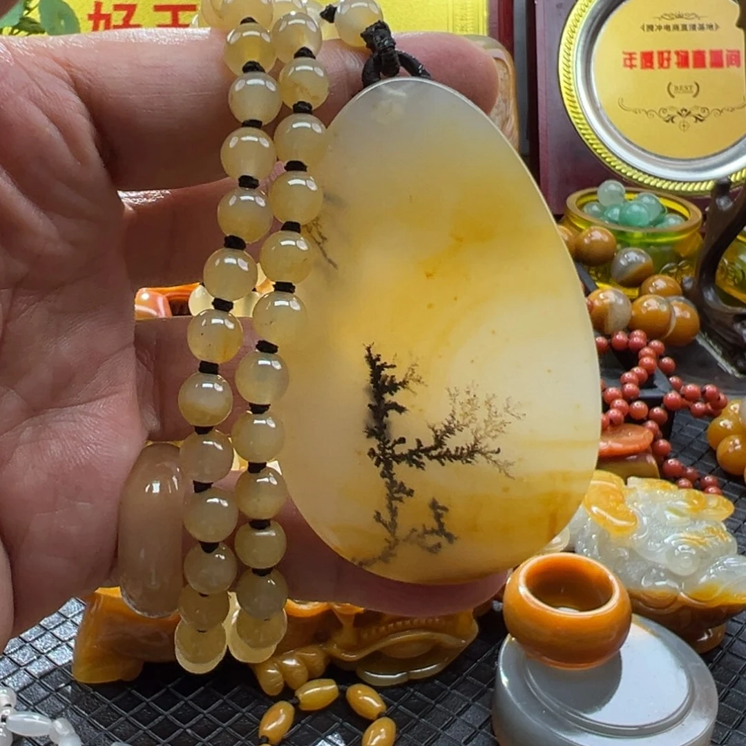 颈饰未镶嵌石英质玉