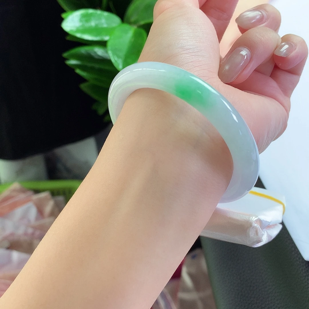 翡翠未镶嵌手镯天然Ａ货翡翠53/54千金难一抹绿