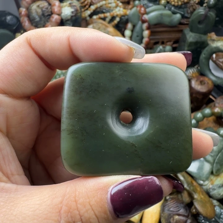 透闪石质玉未镶嵌珠宝奇石