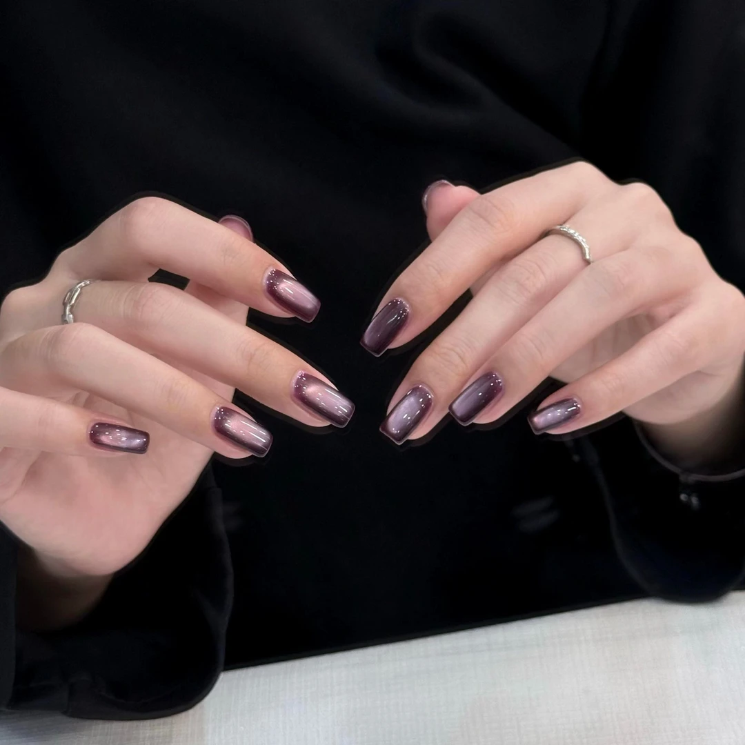 暗紫葡萄暗夜紫玻璃珠追光猫眼显白百搭短款穿戴甲新款高级感美甲