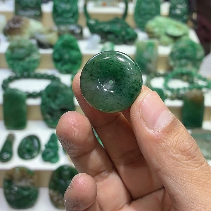 独山玉未镶嵌颈饰平安扣