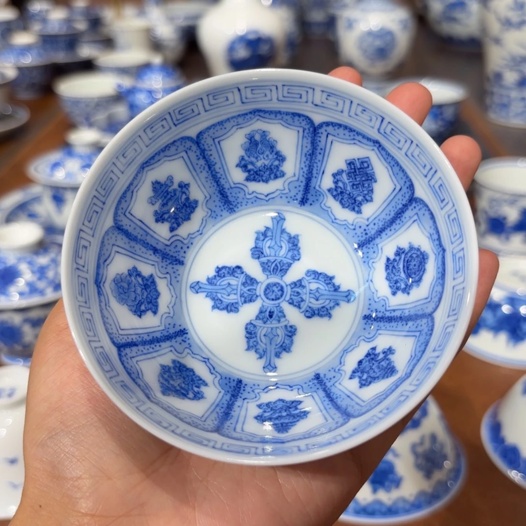 瓷莲托八宝普洱杯…………