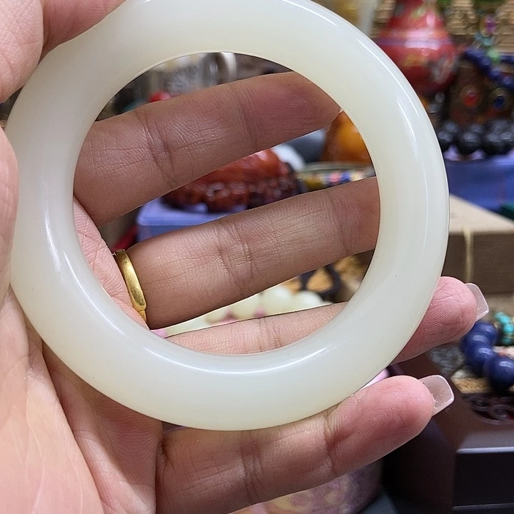 和田玉未镶嵌手镯