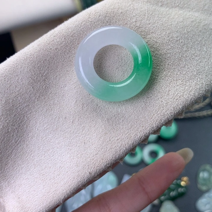 江***某甜甜圈吊坠项链卡25