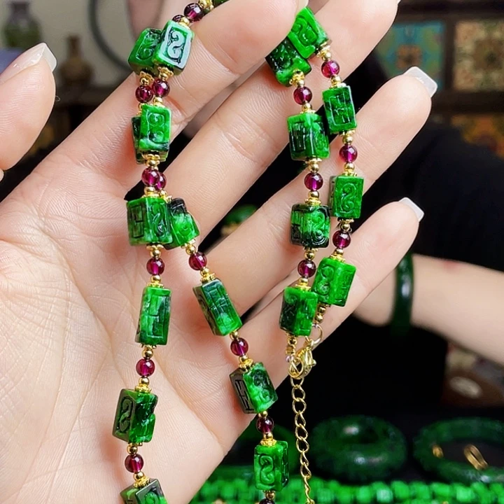 翡翠未镶嵌颈饰多样性