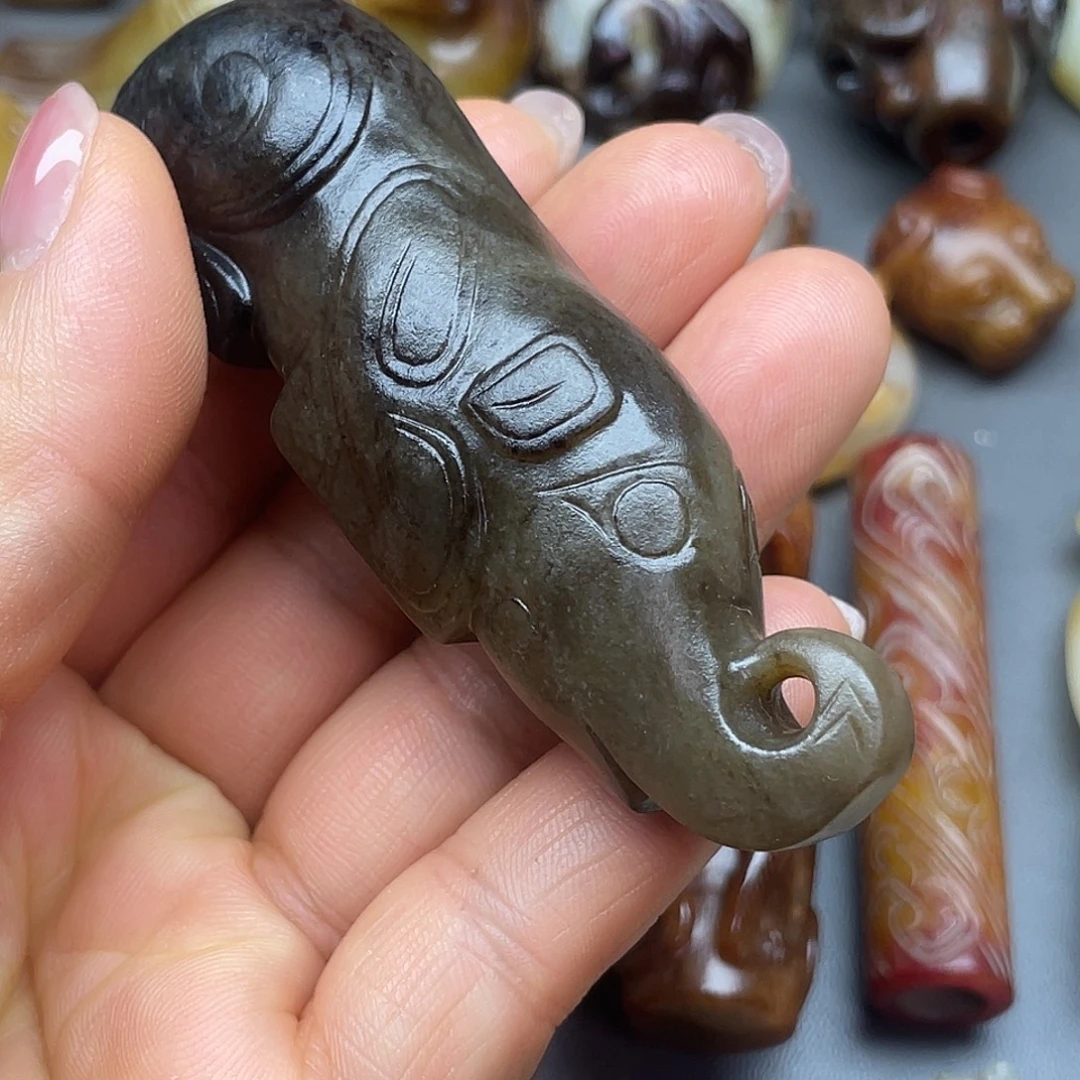 一***明和田玉未镶嵌颈饰