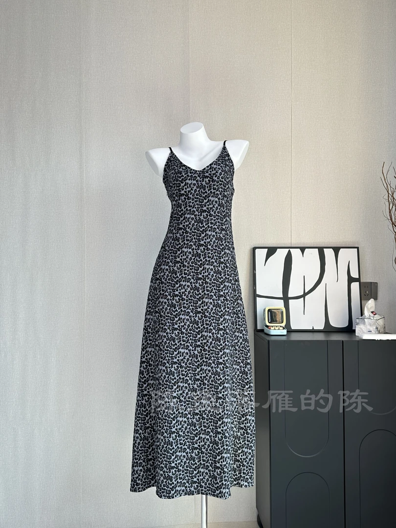 大码高个子气质性感V领收腰显瘦豹纹吊带连衣裙内搭打底脚踝长裙