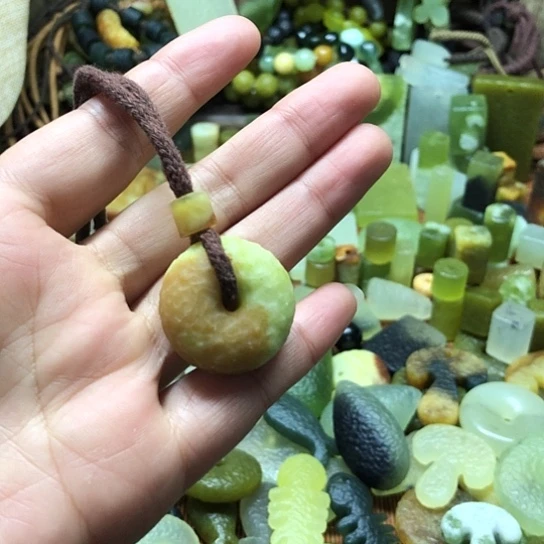 未镶嵌岫玉吊坠岫