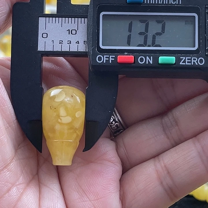 未镶嵌蜜蜡裸石32杂