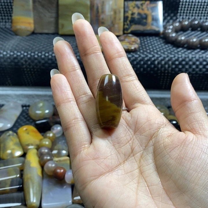 未镶嵌吊坠硅化玉