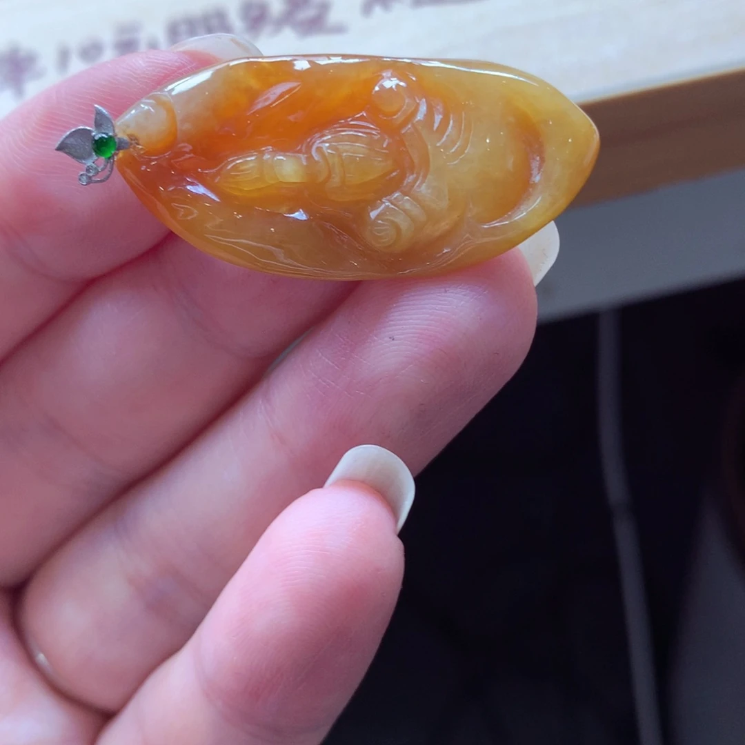 翡翠颈饰18K金镶嵌吊坠