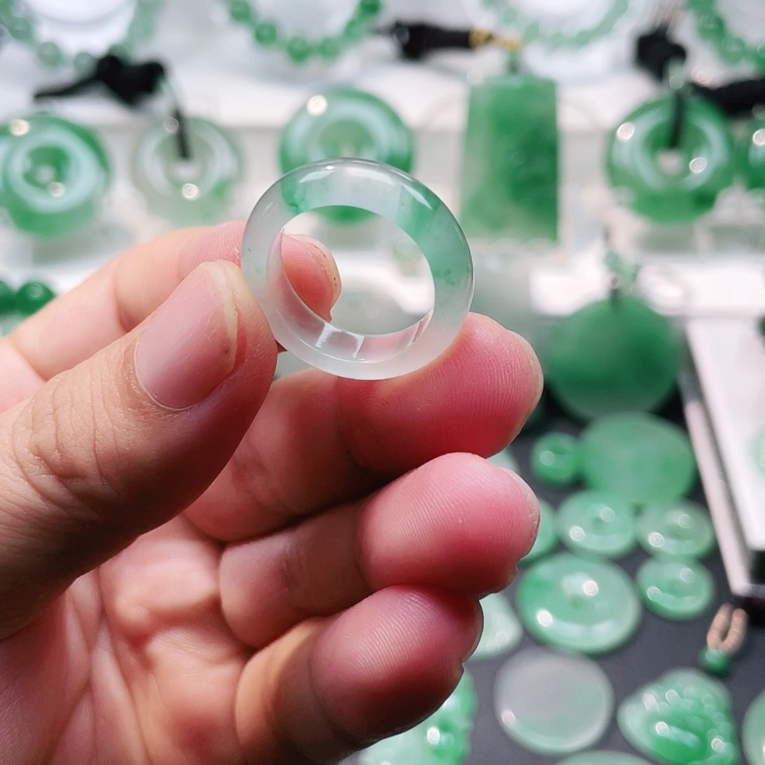 石英质玉（非洲翠）未镶嵌戒圈