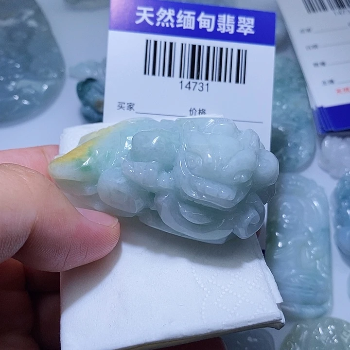 翡翠未镶嵌颈饰天光墟翡翠市场现金代购