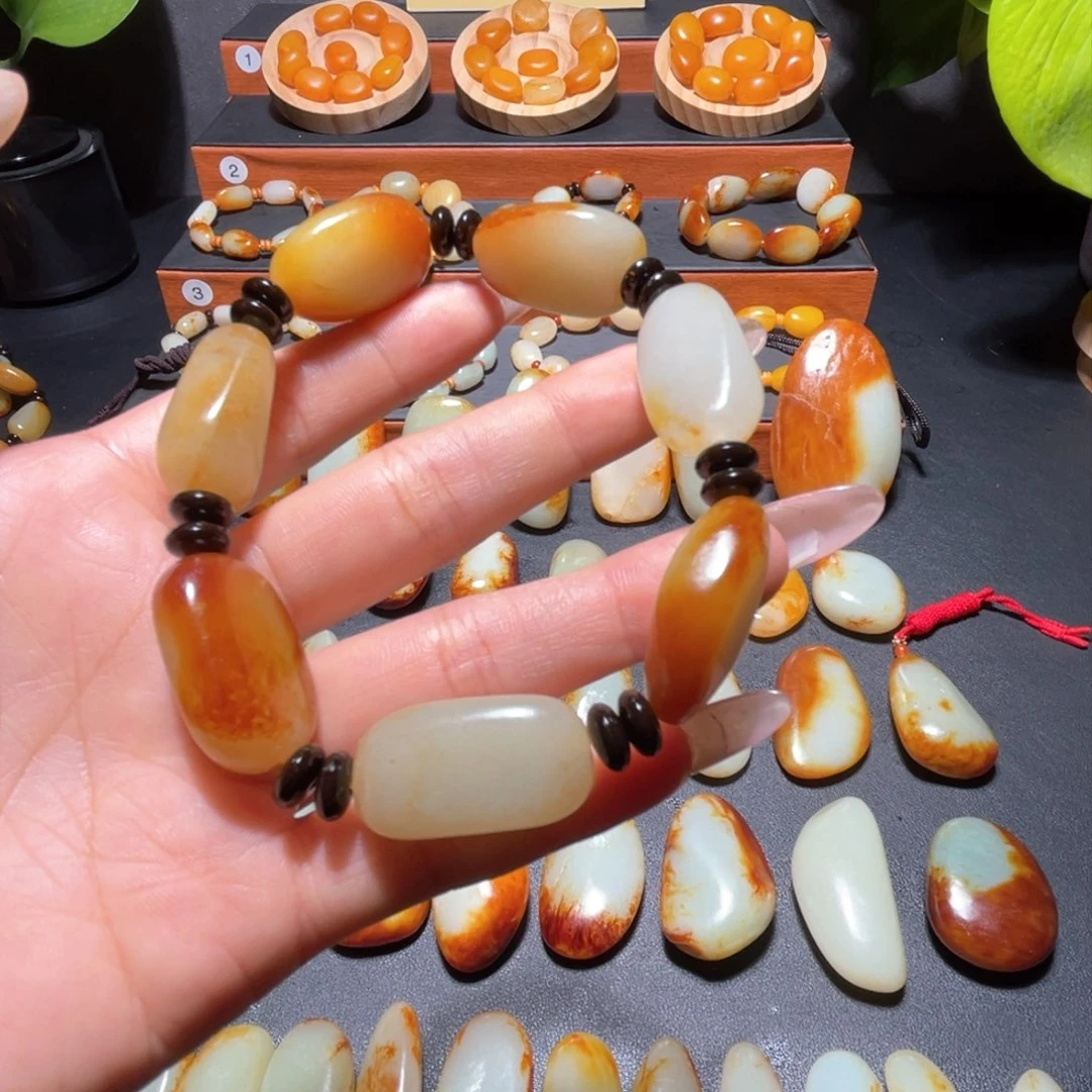 和田玉未镶嵌颈饰福*