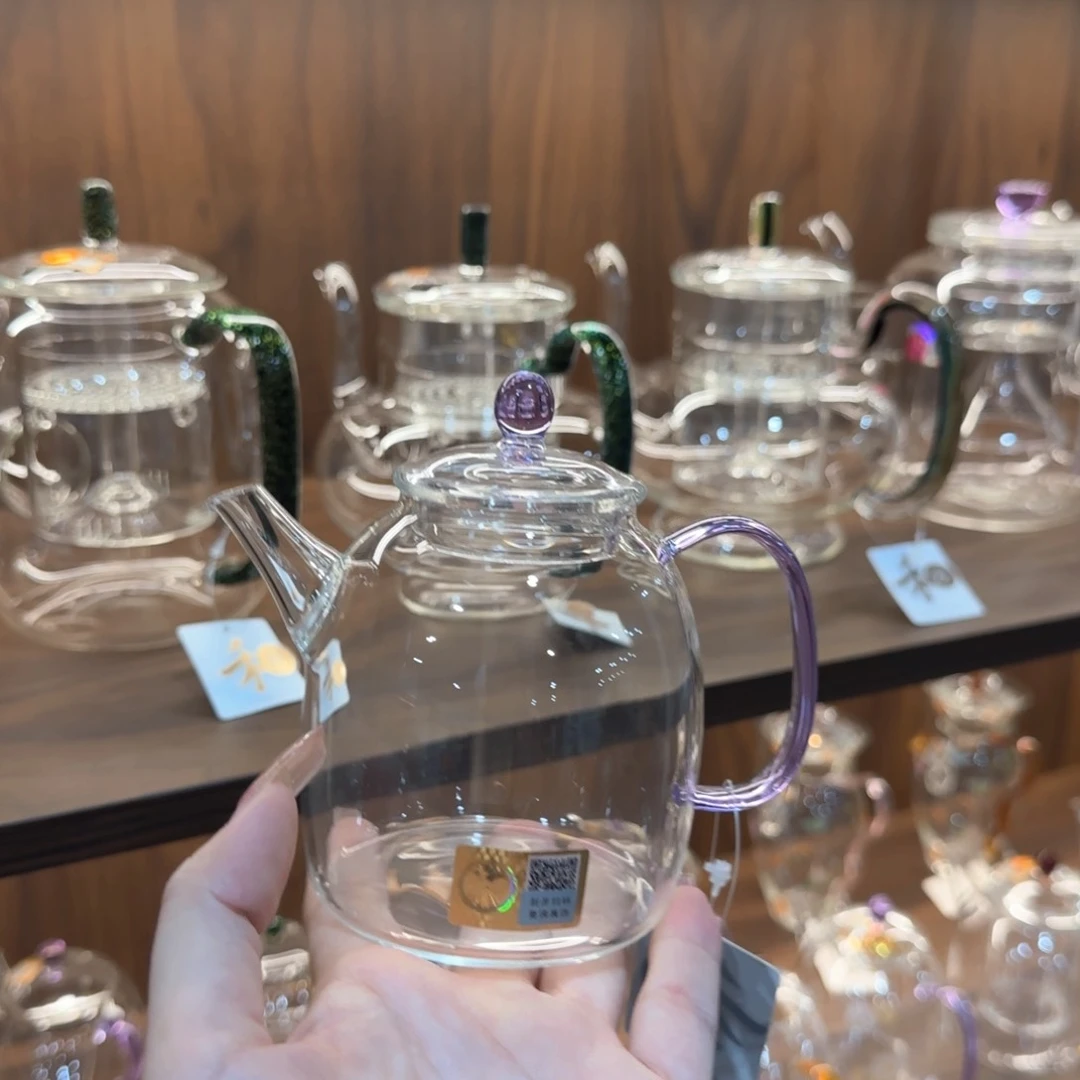 禾器宴臣壶浅紫色，。